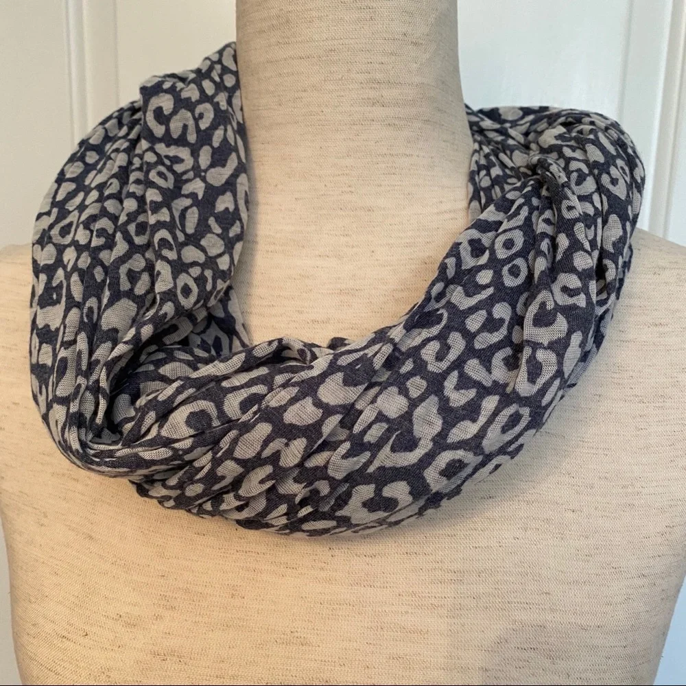 FABULOUS SCARF BLUE WHITE PRINT STRETCH ETERNITY LOOP
